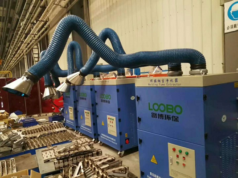 焊接煙塵凈化器現(xiàn)場(chǎng)使用.jpeg